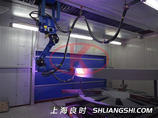 融射喷锌/ 锌铝合金工序的机器人自动作业及通透的作业环境